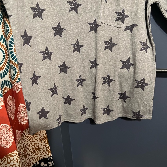 Easel star print top! - Picture 10 of 10